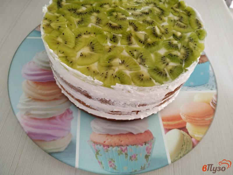 Фото приготовление рецепта: Бисквитный торт с киви шаг №25