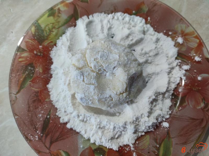 Фото приготовление рецепта: Сырники с изюмом семолиной и рисовой мукой шаг №4