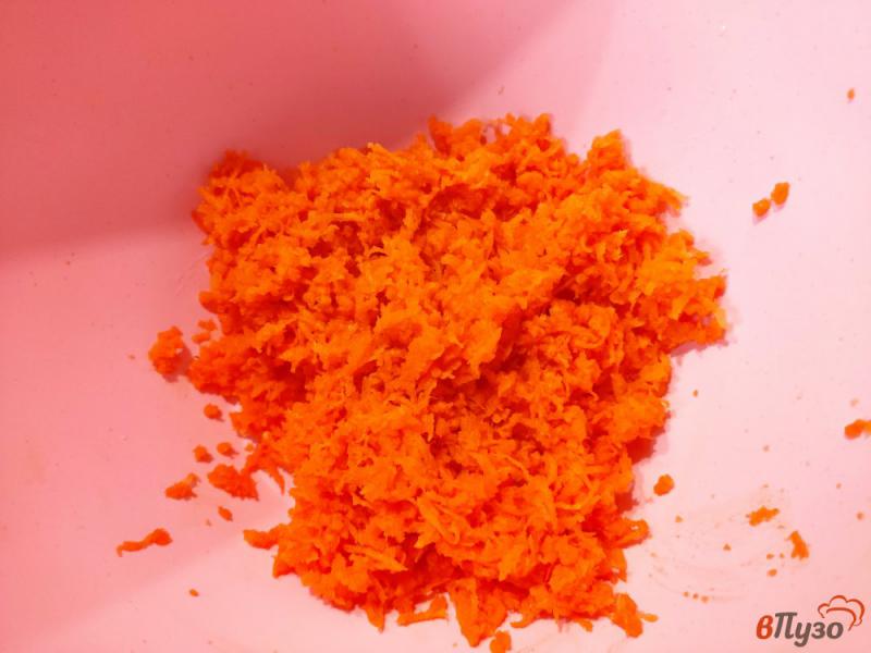 Фото приготовление рецепта: Морковный торт с творожным кремом и орехами шаг №1