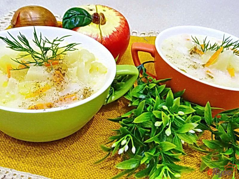 Фото приготовление рецепта: Суп с плавленым сыром и цветной капустой шаг №6