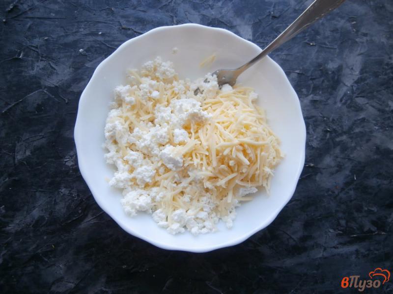 Фото приготовление рецепта: Пирожки из теста фило с творогом сыром и помидорами шаг №1