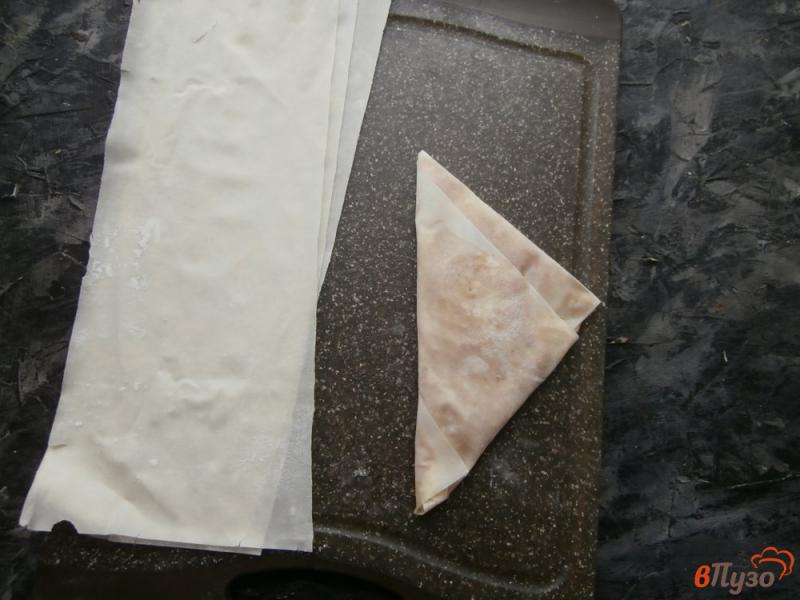 Фото приготовление рецепта: Жареные треугольники с фаршем из теста фило шаг №4