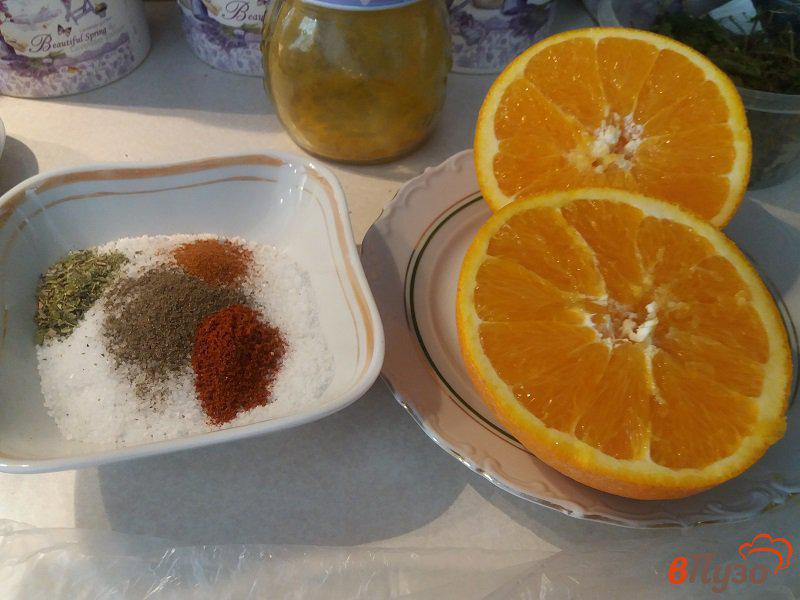 Фото приготовление рецепта: Слабосоленая семга в апельсиновом соке с пряными травами шаг №2