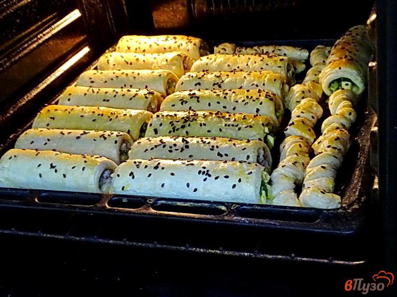 Фото приготовление рецепта: Слоёные пирожки с фаршем шаг №5