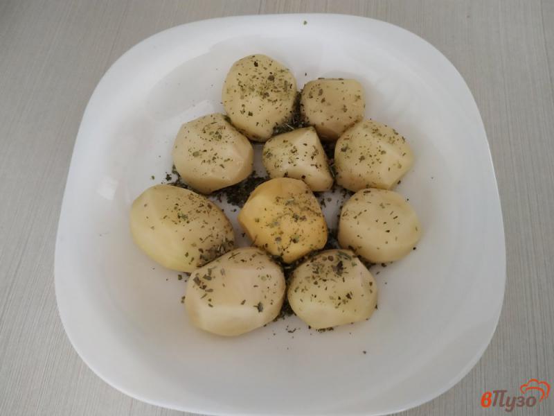 Фото приготовление рецепта: Карась запечённый с картошкой в рукаве шаг №2