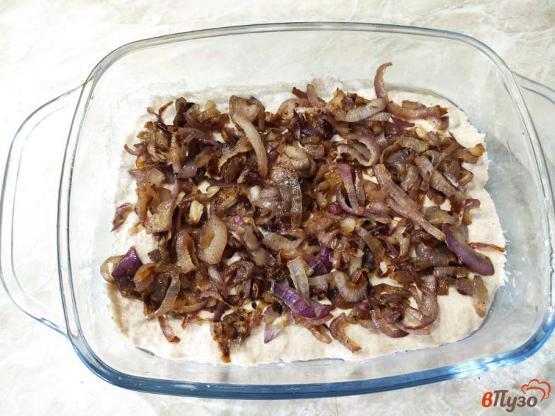 Фото приготовление рецепта: Пирог с килькой в томате шаг №8