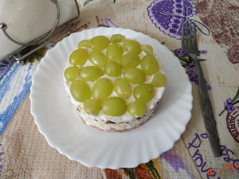 Фото приготовление рецепта: Салат с виноградом шаг №10