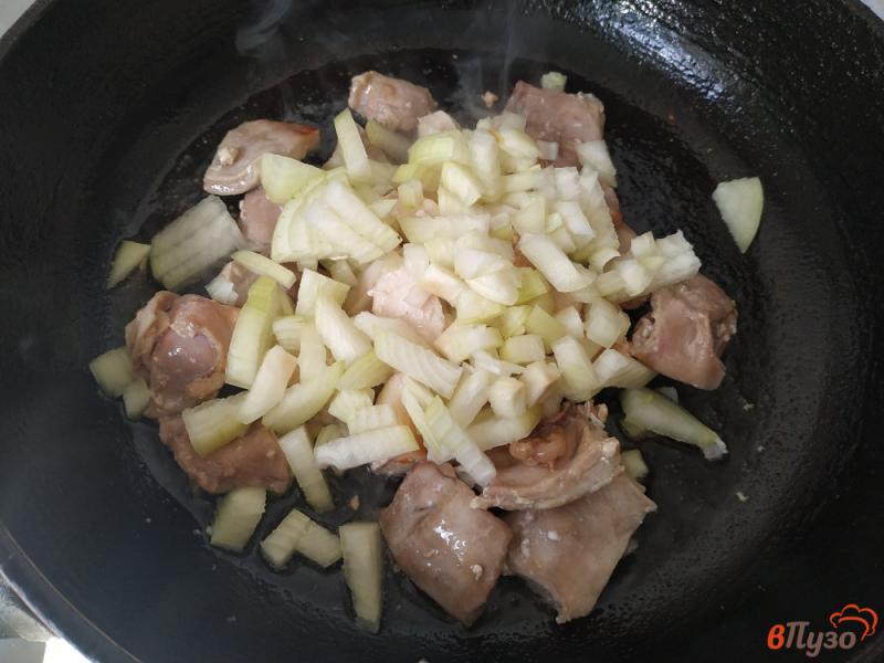 Фото приготовление рецепта: Тушеный картофель с мясом кролика шаг №3