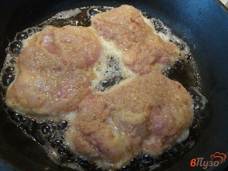 Фото приготовление рецепта: Отбивные из мякоти куриного бедра шаг №5