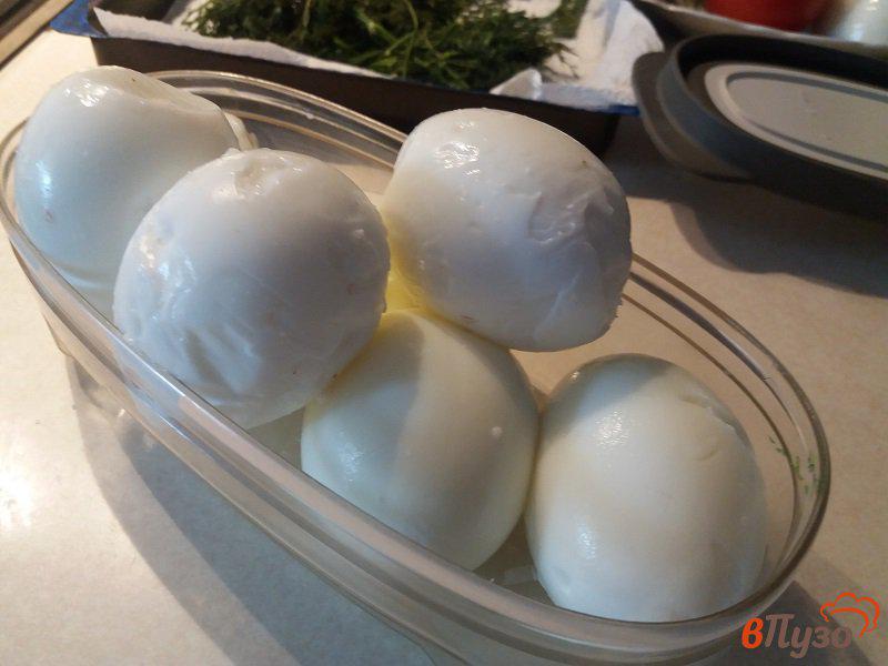 Фото приготовление рецепта: Фаршированные яйца белыми сушёными грибами шаг №4