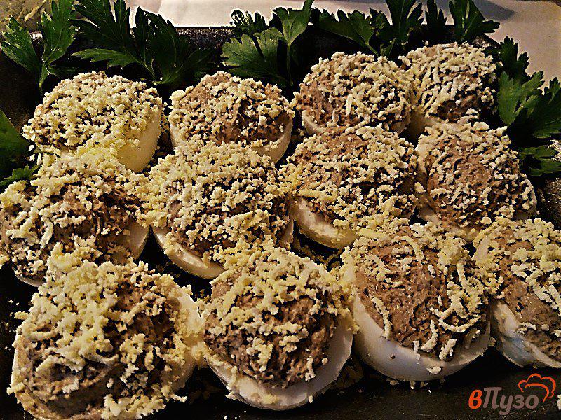 Фото приготовление рецепта: Фаршированные яйца белыми сушёными грибами шаг №10