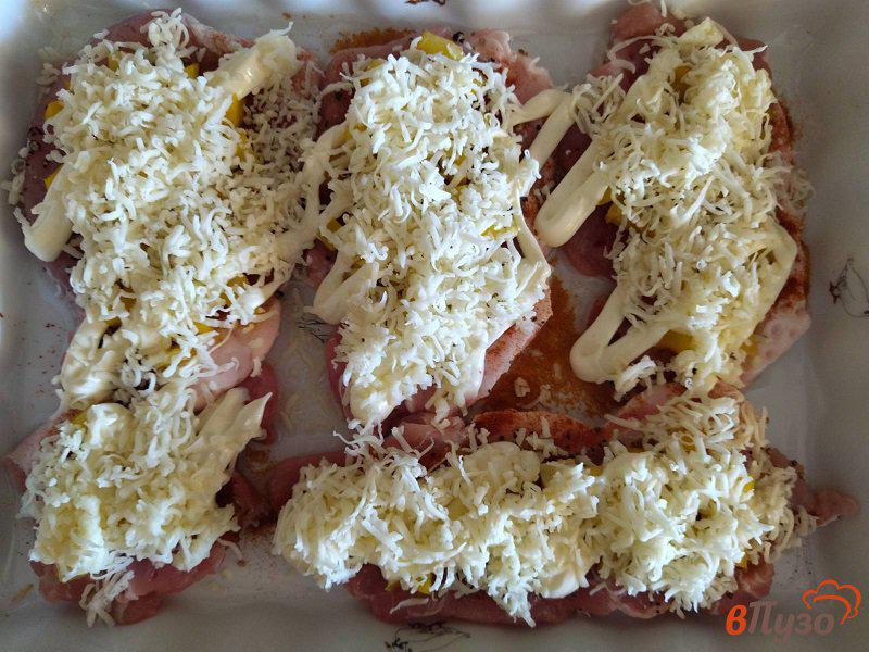 Фото приготовление рецепта: Запеченные отбивные с сыром моцарелла шаг №8