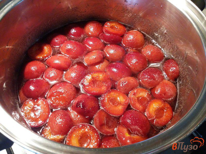 Фото приготовление рецепта: Варенье из половинок красных абрикос шаг №4