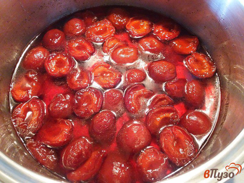 Фото приготовление рецепта: Варенье из половинок красных абрикос шаг №5