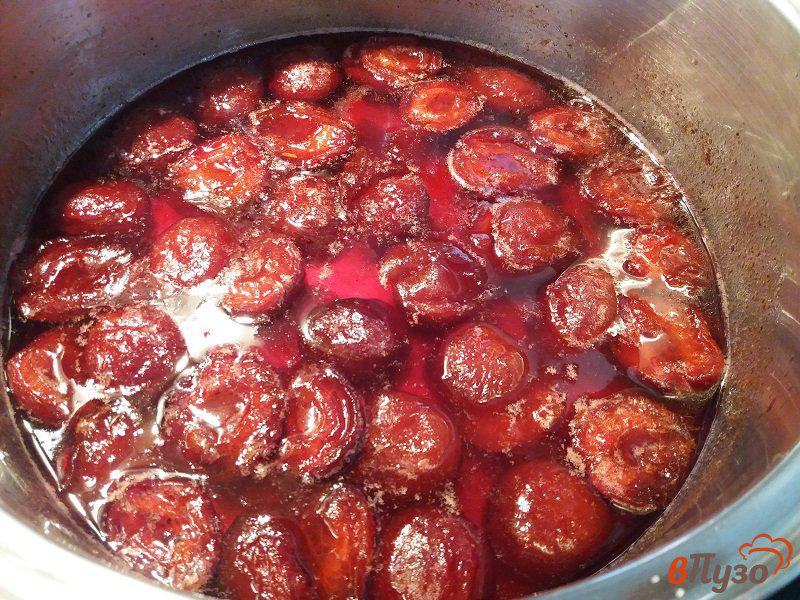 Фото приготовление рецепта: Варенье из половинок красных абрикос шаг №6
