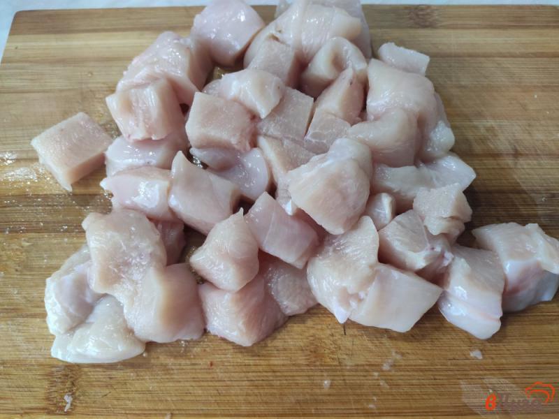 Фото приготовление рецепта: Куриное филе с кабачком в сметане шаг №1