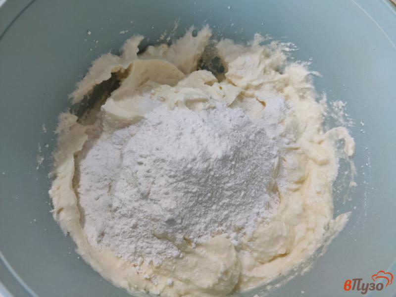Фото приготовление рецепта: Сырники запечённые в молочном соусе шаг №3