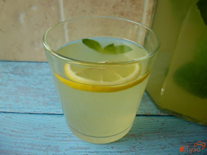 Фото приготовление рецепта: Лимонад с мятой и имбирем шаг №7