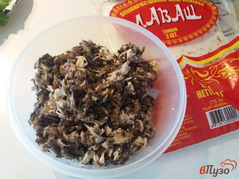 Фото приготовление рецепта: Пирожки из лаваша с курицей и грибами шаг №3