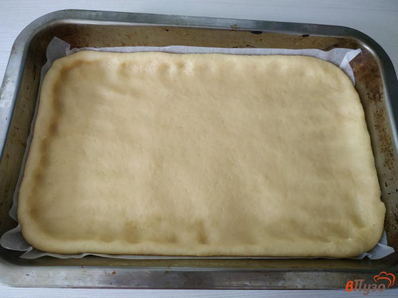 Фото приготовление рецепта: Тёртый пирог с творогом и финиками шаг №13