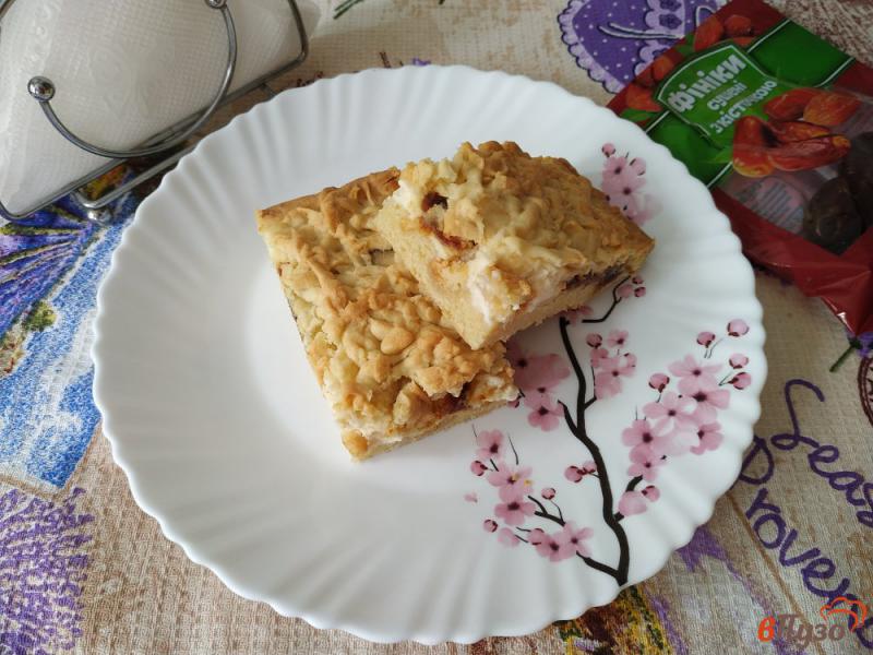 Фото приготовление рецепта: Тёртый пирог с творогом и финиками шаг №18