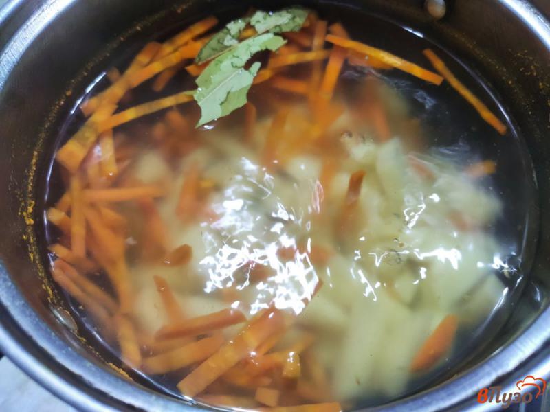 Фото приготовление рецепта: Суп с фрикадельками и отваренными макаронами шаг №4