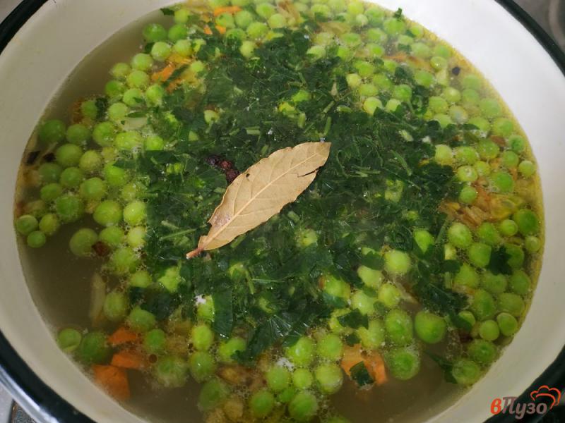 Фото приготовление рецепта: Суп с молодым зеленым горошком шаг №8