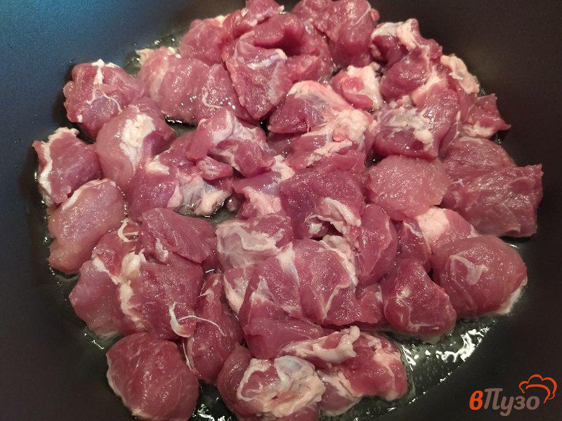 Фото приготовление рецепта: Свинина тушеная в казане с картофелем шаг №1