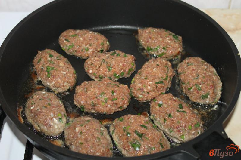 Фото приготовление рецепта: Котлеты из мяса с печенью шаг №5