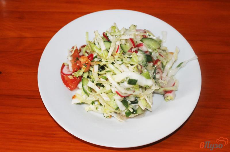 Фото приготовление рецепта: Салат из капусты и редиса шаг №5