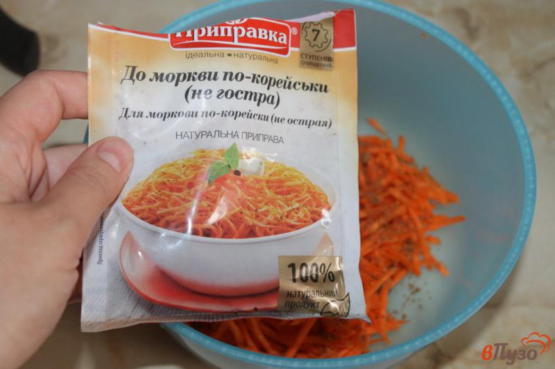 Фото приготовление рецепта: Морковь по - корейски с приправой шаг №3