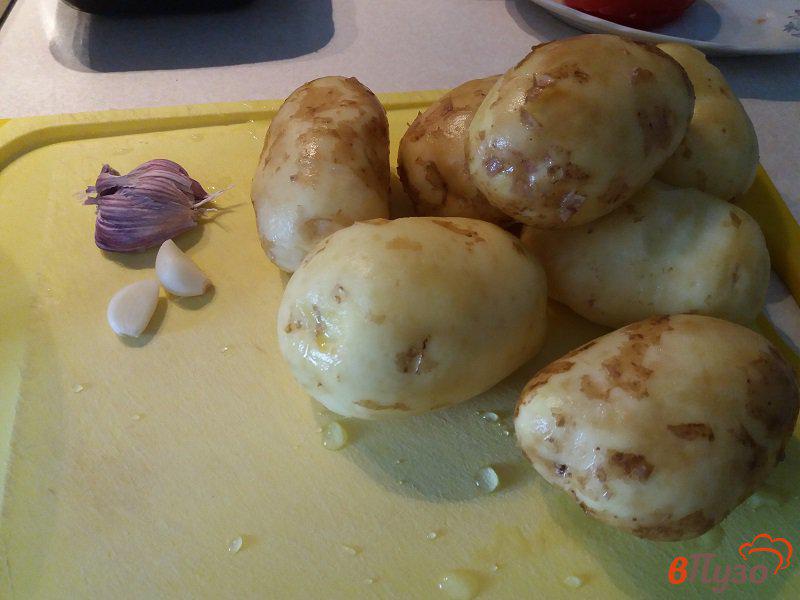 Фото приготовление рецепта: Запеченный молодой картофель в мультиварке шаг №1