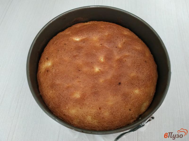 Фото приготовление рецепта: Лимонный пирог с изюмом шаг №9