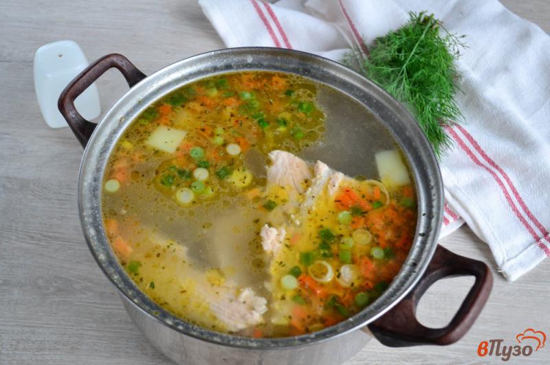 Фото приготовление рецепта: Суп с хребтами семги шаг №7