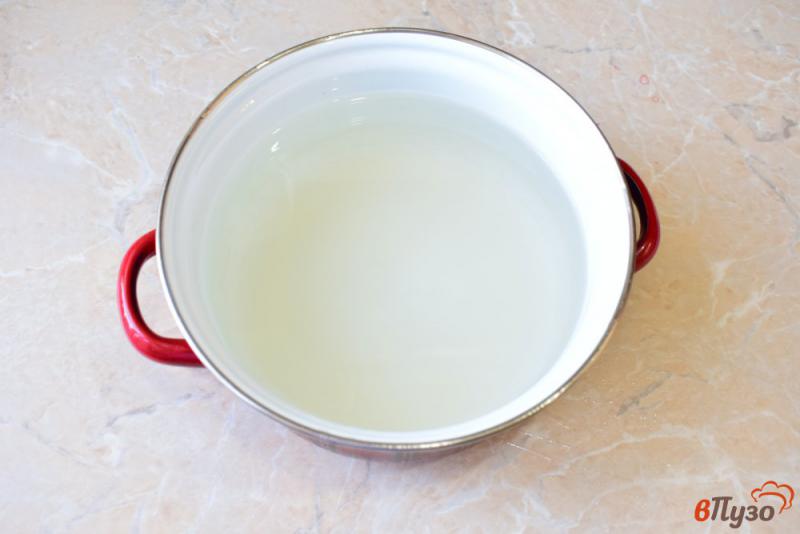 Фото приготовление рецепта: Напиток из клубники с базиликом шаг №1