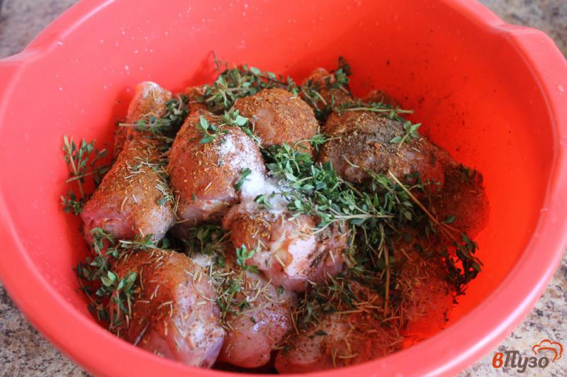 Фото приготовление рецепта: Шашлык из куриных ножек с травами шаг №3