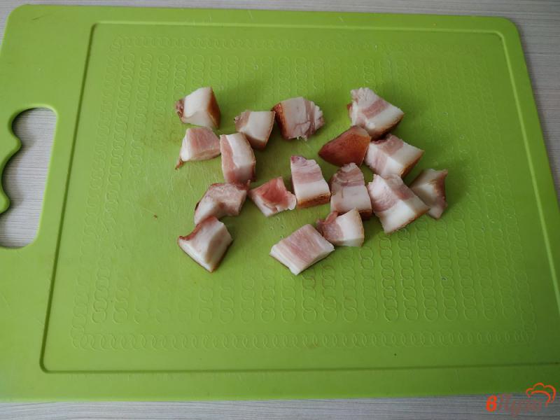 Фото приготовление рецепта: Тушёная капуста с сосисками и салом шаг №1