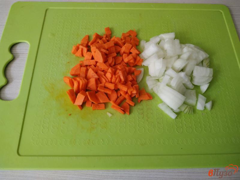Фото приготовление рецепта: Тушёная капуста с сосисками и салом шаг №3