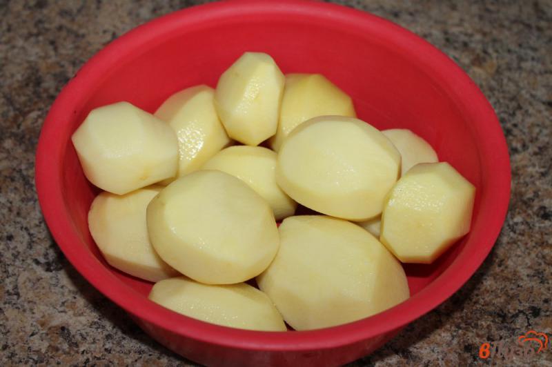 Фото приготовление рецепта: Молодой картофель с зеленью и маслом шаг №1