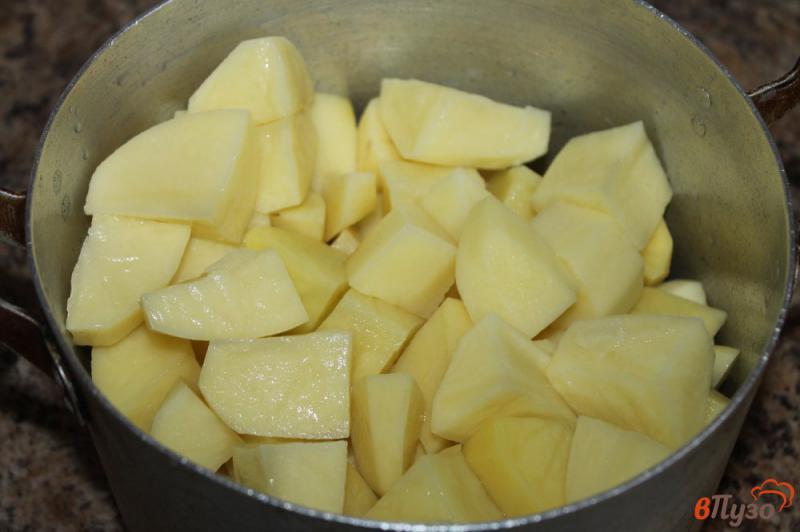 Фото приготовление рецепта: Молодой картофель с зеленью и маслом шаг №2