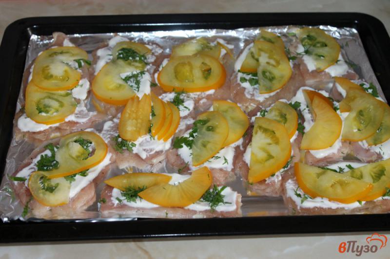 Фото приготовление рецепта: Куриная отбивная с моцарелой и помидорами шаг №5