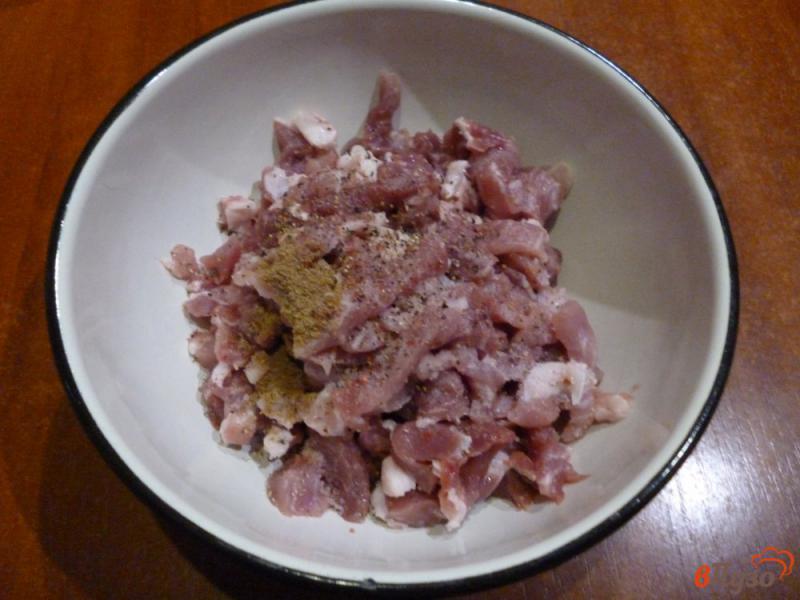 Фото приготовление рецепта: Домашняя колбаса из свинины шаг №2