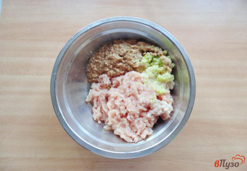 Фото приготовление рецепта: Тефтели с кабачками и цветной капустой в сметане шаг №1