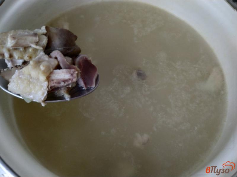 Фото приготовление рецепта: Суп с лапшой на бульоне с куриного потроха шаг №7