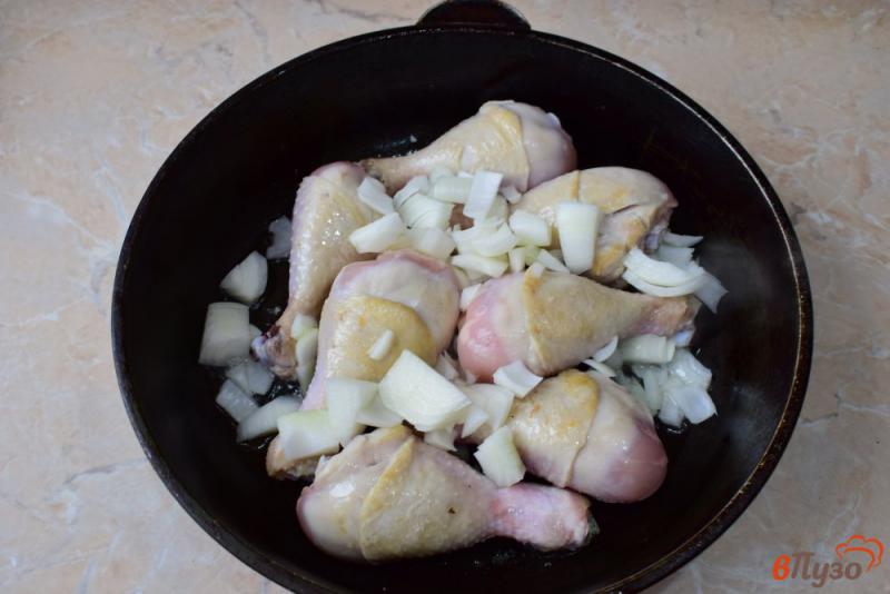 Фото приготовление рецепта: Курица с соевым соусом, лимоном и базиликом шаг №2
