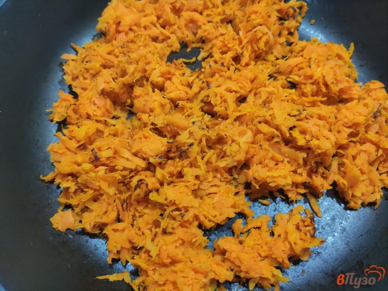 Фото приготовление рецепта: Фасоль в томате с морковью шаг №3