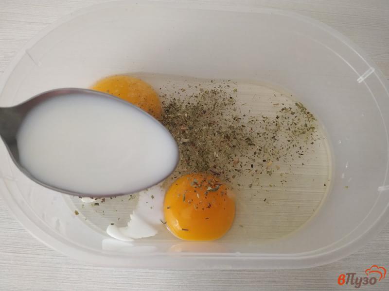 Фото приготовление рецепта: Омлет из индюшиных яиц и прованскими травами на пару шаг №3