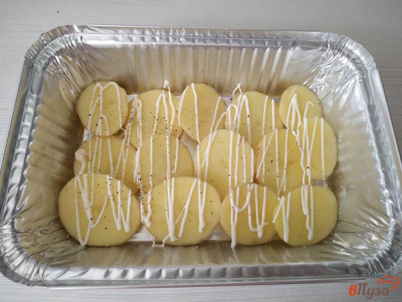 Фото приготовление рецепта: Запечённый картофель с ветчиной и помидорами шаг №3