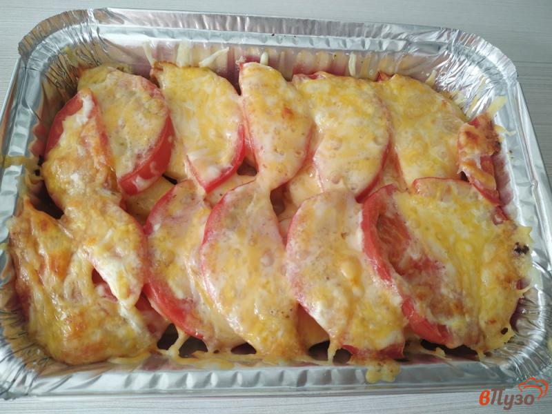 Фото приготовление рецепта: Запечённый картофель с ветчиной и помидорами шаг №11