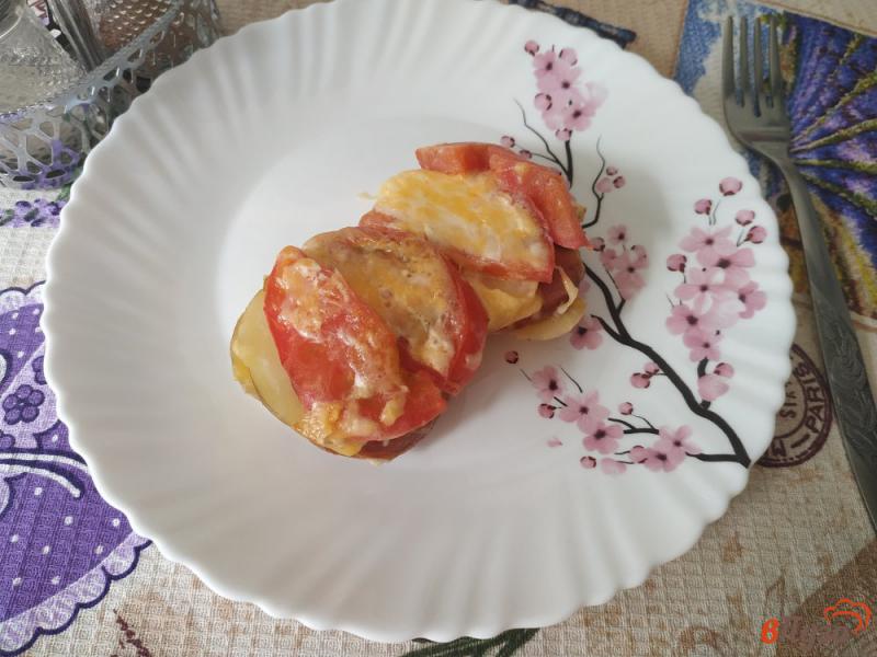 Фото приготовление рецепта: Запечённый картофель с ветчиной и помидорами шаг №12